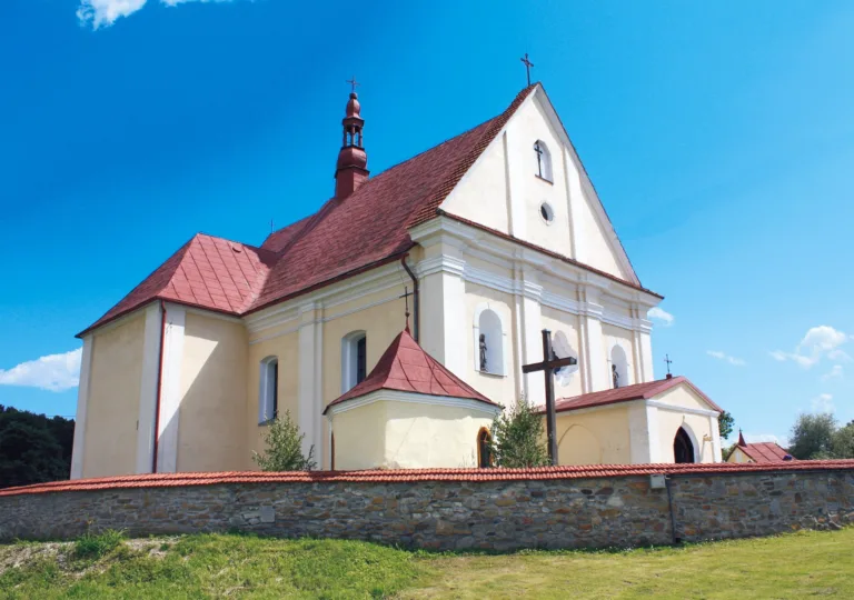 Proboszcz też chce zostać deweloperem?